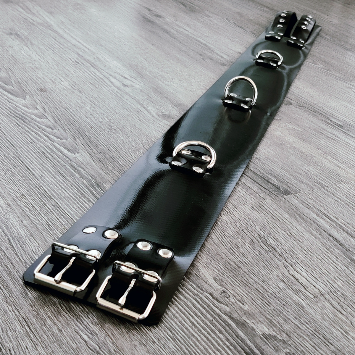 Gumový bondage opasek Carbon
