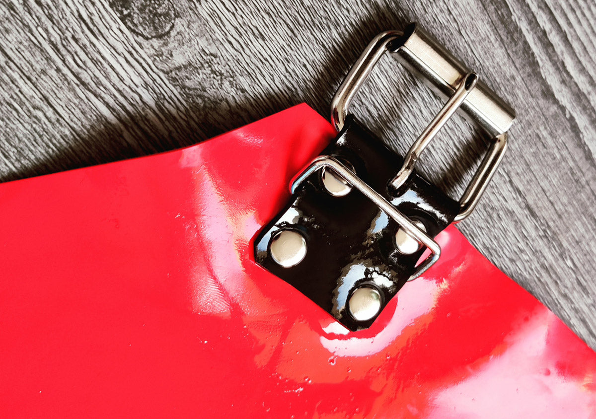Gumová zástěra pro milovníky heavy rubber