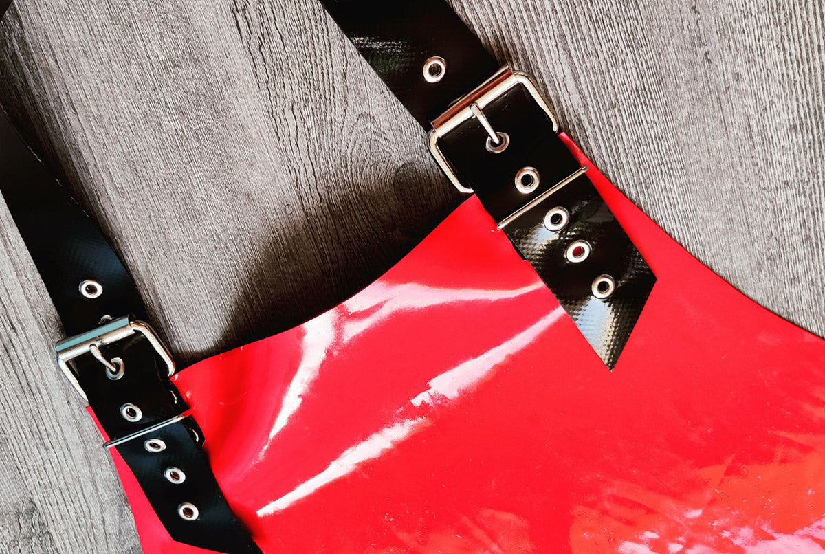 Gumová zástěra pro milovníky heavy rubber