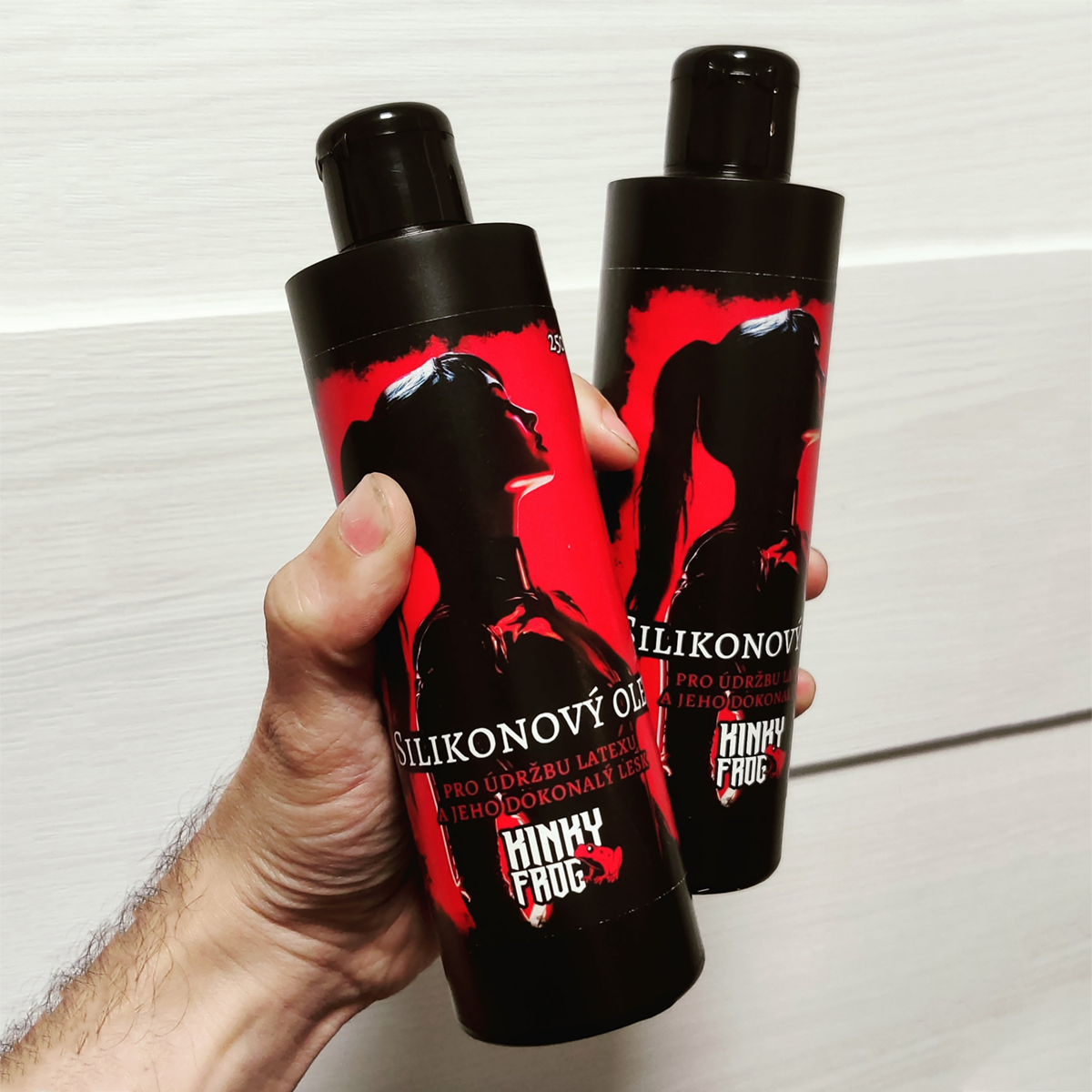 Silikonový olej pro péči o latex